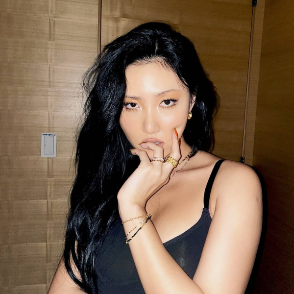 MAMAMOO Hwasa Makeup Look