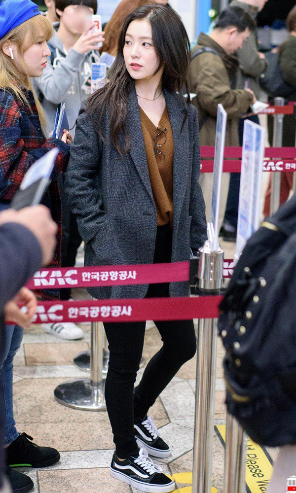  Red Velvet Irene’s Fashion Look with blazer at Gimpo Airport on November 5, 2017
