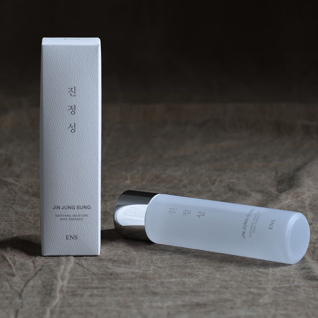 JIN JUNG SUNG - Soothing Moisture Skin Essence - 150ml