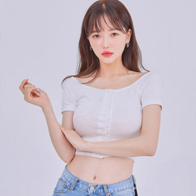 chuu Cold-Shoulder Buttoned Cropped Top