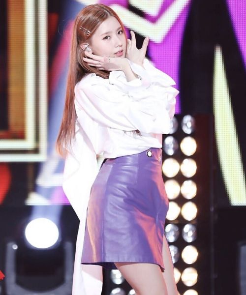 Miyeon (G)I-DLE Music Core Senorita live stage performance 2019 leather skirt